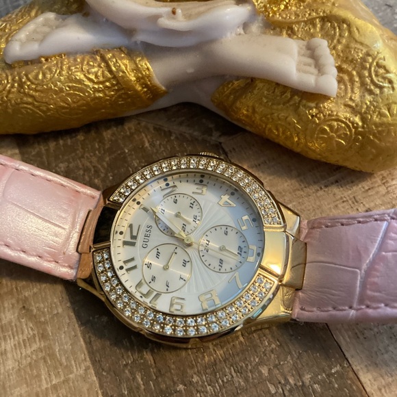 Guess Ladies Fashion Watch⌚️ - Picture 5 of 9